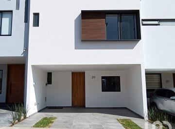 Casa · 158m² · 3 Recámaras · 2 Estacionamientos · Casa en Venta en Real de Valdepeñas con Roof Garden a 7 Minutos de Costco