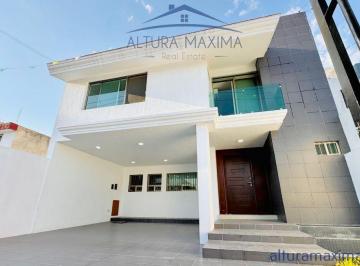 Casa de 4 habitaciones, Zapopan · Casa en Venta 4 Rec. Jardines Guadalupe Zapopan