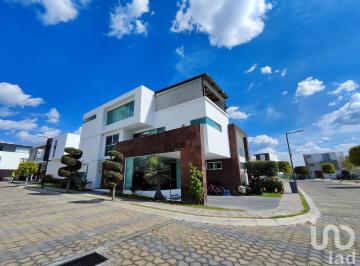 Casa · 397m² · 4 Recámaras · 2 Estacionamientos · [master Suite Aislada y 397 M&sup2;] Casa en Venta de 4 Niveles, Parque Michoacán, Lomas de Angelópolis.