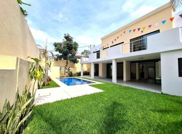 Casa · 300m² · 4 Recámaras · 2 Estacionamientos · Casa en Fraccionamiento en Chapultepec, Cuernavaca, Morelos
