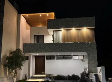Casa en condominio · 435m² · 3 Recámaras · 2 Estacionamientos · Hermosa Casa en Venta en Loretta Dos, Al Norponiente de Aguascalientes