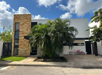 Casa de 4 habitaciones, Mérida · Hermosa Casa de 4 Habitaciones con Paneles Solares Dentro de Privada en Cholul