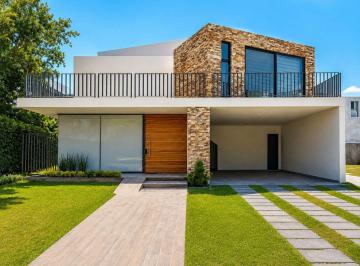 Casa en condominio de 5 habitaciones, Zapopan · Casa en Venta en Los Sueños Residencial, Zapopan | 5 Recámaras, Jardín y 6 Autos