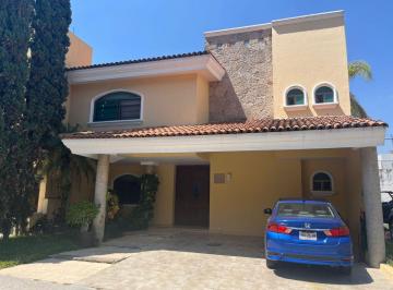 Casa en condominio de 5 habitaciones, Zapopan · Casa con 5 Recámaras y 250 m² en Venta y Renta en Virreyes Residencial