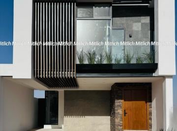 Casa · 137m² · 3 Recámaras · 2 Estacionamientos · Casa en Venta Fracc. Terona Residencial $4,540,000.