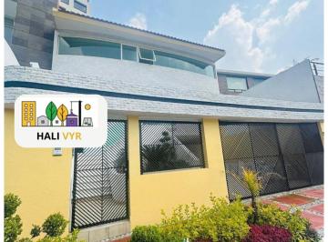 Casa · 500m² · 3 Recámaras · 4 Estacionamientos · Venta de Casa Moderna E Iluminada en Residencial Lomas Verdes, 6ta. Sección