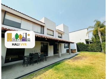 Casa en condominio · 435m² · 4 Recámaras · 6 Estacionamientos · En Venta Casa en El Campanario Residencial El Campanario