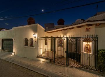 Casa de 4 habitaciones, Querétaro · Casa en Venta en Bosques de Acueducto Cerca del Centro Histórico