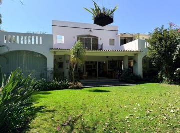 Casa · 440m² · 2 Recámaras · 2 Estacionamientos · Casa en Vista Hermosa