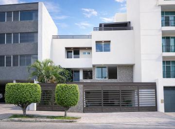 Casa de 5 habitaciones, Guadalajara · Casa 561 m² Remodelada en Lomas de Providencia - Ideal Vivienda U Oficinas