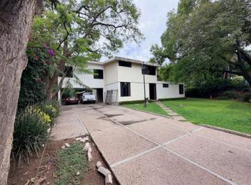 Casa · 409m² · 4 Recámaras · 6 Estacionamientos · Hermosa Casa en Venta en Españita, Una Planta.