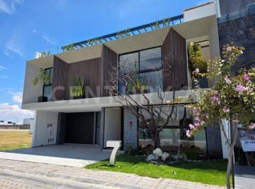 Casa · 409m² · 5 Recámaras · 2 Estacionamientos · Casa en Venta en Parque Volcanes - Lomas de Angelopolis Puebla