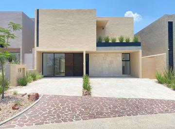 Casa en condominio de 4 habitaciones, Querétaro · Renta de Casa en Altozano con Amplio Jardin