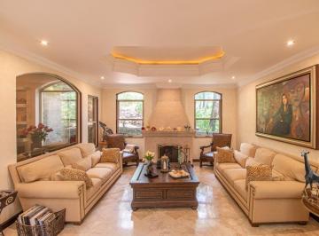 Casa · 420m² · 3 Recámaras · 4 Estacionamientos · Casa en Venta | Bosques de San Ángel | San Pedro | Entorno Arbolado