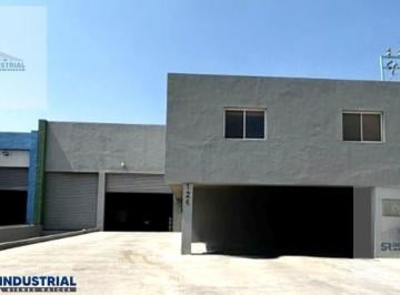 Bodega comercial · 713m² · 4 Estacionamientos · Bodega en Renta Zona Santa Catarina
