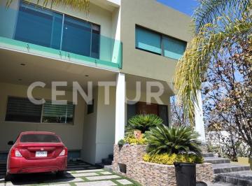 Departamento · 451m² · 3 Recámaras · 4 Estacionamientos · Casa en Venta Paseo del Tapir, Bugambilias, Zapopan, Jal