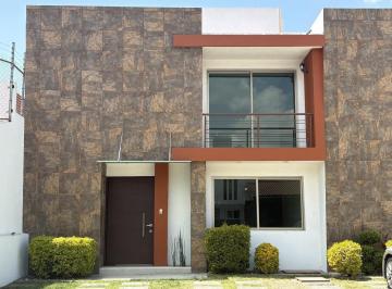 Casa · 224m² · 3 Recámaras · 4 Estacionamientos · Casa Venta Metepec Sobre Av Lerma