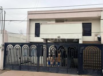 Casa · 219m² · 2 Estacionamientos · Casa en Venta en Col. España en Monterrey