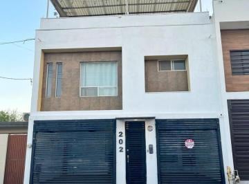 Casa · 350m² · 4 Recámaras · 4 Estacionamientos · Casa en Venta en Burocratas del Estado