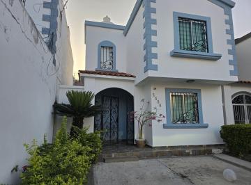 Casa · 2 Recámaras · 2 Estacionamientos · Casa en Fraccionamiento Country del Río