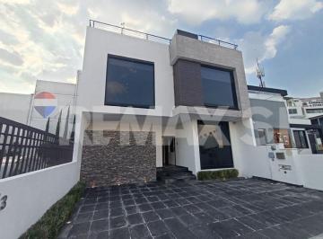 Casa · 356m² · 4 Recámaras · 3 Estacionamientos · Rcv Casa Venta Cumbres del Lago