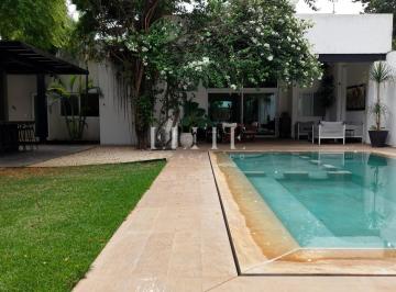 Casa · 750m² · 4 Recámaras · 2 Estacionamientos · Casa en Renta en Residencial Campestre de 4 Recamaras con Jardin, Alberca, Cava y Gimnasio