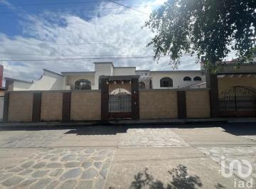 Casa · 593m² · 4 Recámaras · 3 Estacionamientos · Casa Residencial en Venta Colonia Centro, Municipio Santiago Tuxtla Veracruz