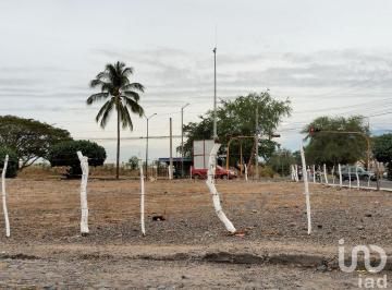 Terreno / Lote · 206m² · Terreno Comercial Sobre Av en El Sur de La Ciudad de Colima L32