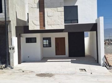 Casa de 3 habitaciones, Saltillo · Hermosa Casa en Venta Nueva en Fraccionamiento Privado en Saltillo
