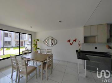 Casa · 105m² · 3 Recámaras · 2 Estacionamientos · Casa con Alberca en Condominio, Jiutepec | Desde $2,408,500