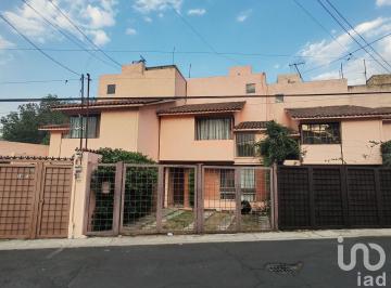 Casa · 124m² · 3 Recámaras · 2 Estacionamientos · Casa Sola en Renta en Xochimilco a Unos Pasos del Tren Ligero Huichapan