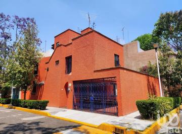 Casa · 310m² · 4 Recámaras · 4 Estacionamientos · Renta de Casa en Condominio en Villa San Francisco Coyoacan