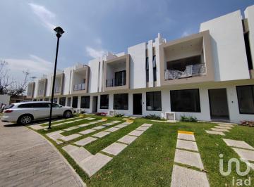 Casa · 138m² · 4 Recámaras · 2 Estacionamientos · Casa 4 Recámaras en Jiutepec con Terraza y Roof Garden