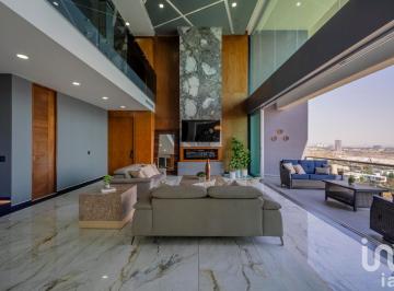 Departamento · 905m² · 3 Recámaras · 4 Estacionamientos · PH de Lujo en Vista Magna