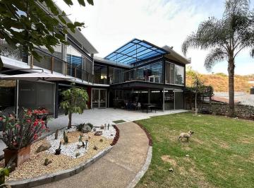Casa · 635m² · 4 Recámaras · 5 Estacionamientos · Casa en La Cañada