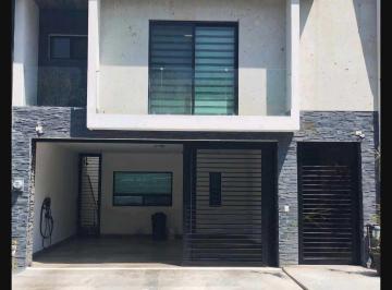 Casa · 289m² · 3 Recámaras · 2 Estacionamientos · Excelente Casa en Venta en Zona Cumbres Acabados de Lujo