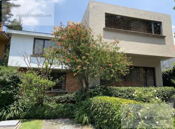 Casa en condominio · 460m² · 3 Recámaras · 6 Estacionamientos · Casa en Condominio a un Lado de Plaza Artz