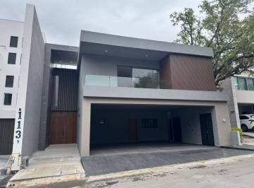 Casa · 510m² · 3 Recámaras · 3 Estacionamientos · Casa en Venta en La Joya Residencial