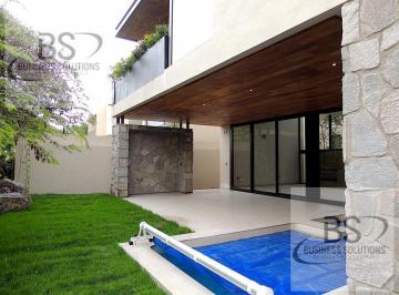 Casa · 535m² · 4 Recámaras · 3 Estacionamientos · Kl/ Estrena Hermosa Residencia en Renta. 4 Recámaras.