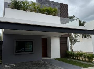 Casa · 291m² · 4 Recámaras · 3 Estacionamientos · Casa en Venta, en Via, Cumbres, 4 Recamaras, Alberca, Asador, Cancun, Quintana Roo