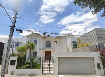 Casa de 5 habitaciones, Tijuana · Venta de Casa en La Colonia Jardines de Chapultepec S - E en Tijuana en Baja California