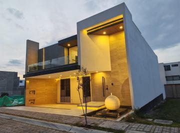 Casa · 376m² · 4 Recámaras · 3 Estacionamientos · Venta Preciosa Casa Lomas de Angelopolis 2, Luminosa, Amplia y Moderna Puebla