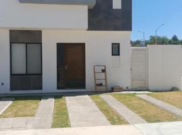 Casa · 119m² · 3 Recámaras · 2 Estacionamientos · Casa en Renta en Privada Vittanova