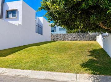 Terreno / Lote · 300m² · Terreno a Precio de Oportunidad en Venta en Real de Juriquilla, en La Calle del Oxxo, Súper Ubicado
