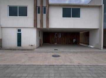 Casa · 374m² · 4 Recámaras · 3 Estacionamientos · Casa - San Salvador Tizatlalli