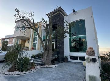 Casa · 596m² · 4 Recámaras · 4 Estacionamientos · Casa en Cumbres del Cimatario