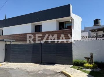 Casa · 306m² · 4 Recámaras · 3 Estacionamientos · Casa en Venta - (4)