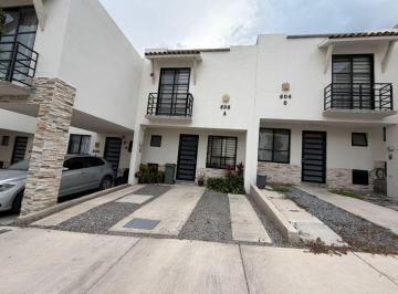 Casa de 2 habitaciones, Apaseo el Grande · Meseta, Guanajuato, Casa en Venta de 2 Recamas 3 Baños Alberca