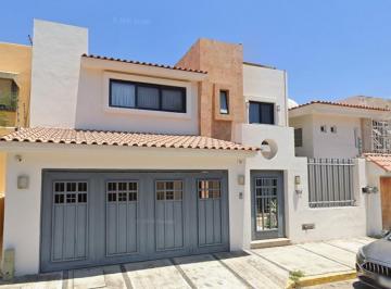 Casa de 5 habitaciones, Puerto Vallarta · Venta de Casa en El Fraccionamiento Diaz Ordaz en Puerto Vallarta en Jalisco