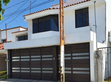 Casa de 6 habitaciones, León · Casa en Venta en Real del Bosque Zona Norte